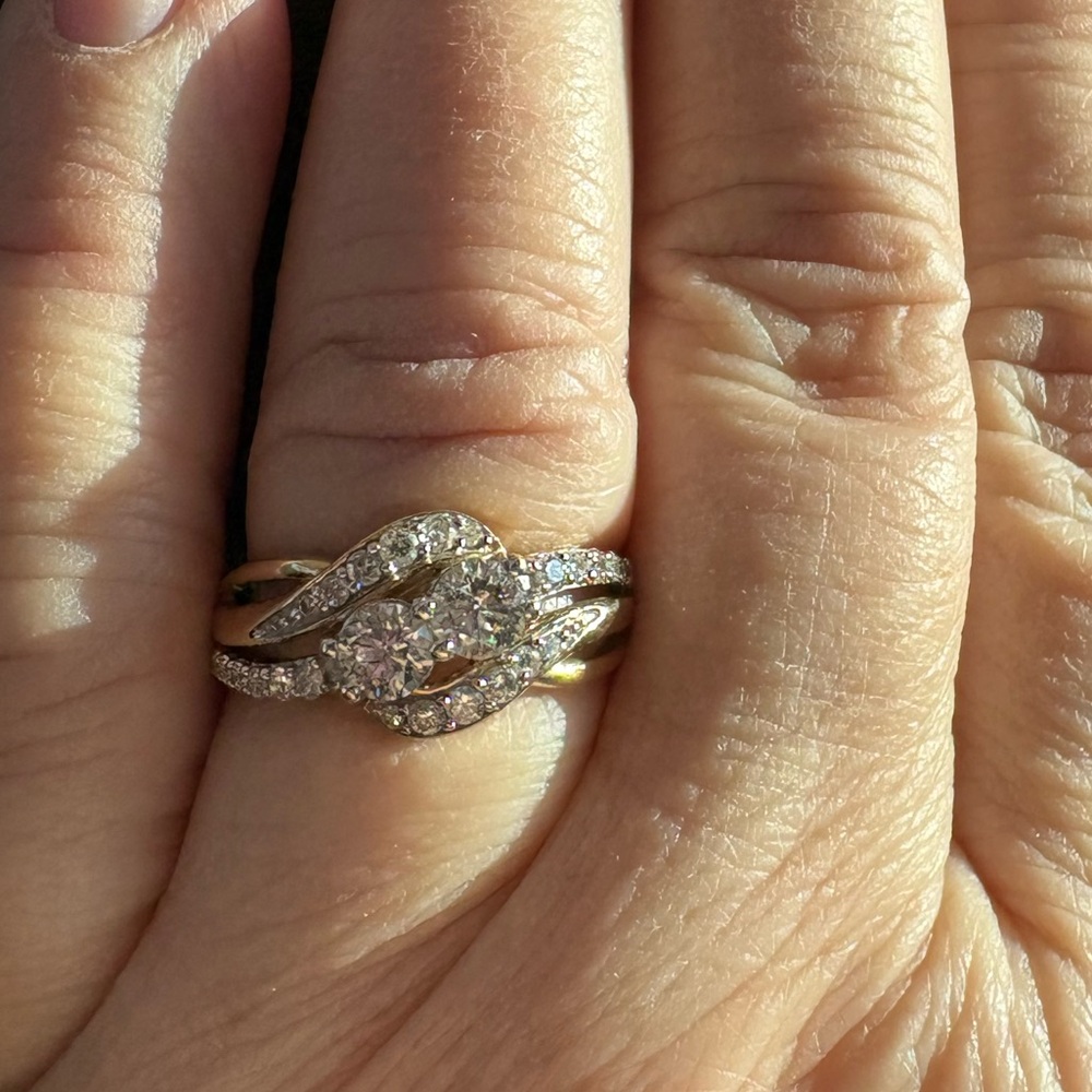 Elegant 10K Yellow Gold and Bypass Diamond Women's Ring